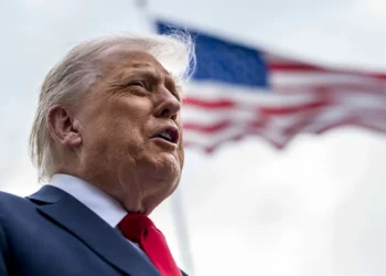 Trump diz que cidades democratas podem servir de “campos de treino” para militares