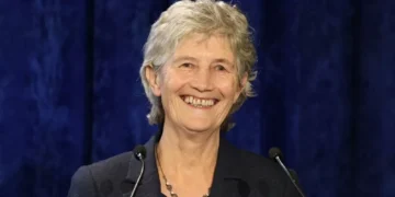 Candidata de esquerda vence eleições presidenciais na Irlanda