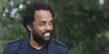 Carlos Bunga abre um “Beijódromo” no Jardim da Gulbenkian