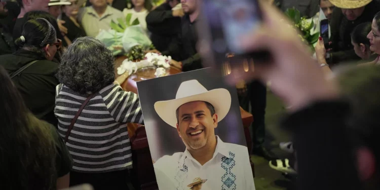 “Acorda, México!” Autarca mexicano morto a tiro durante festa do Dia dos Mortos