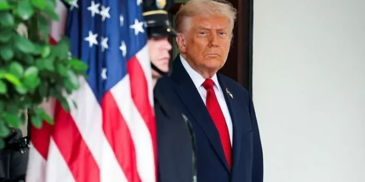 Trump busca apoios no Caribe em meio à pressão contra Maduro na Venezuela