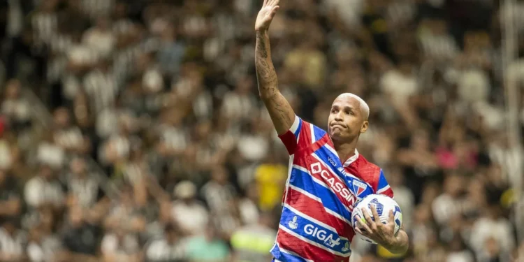 Após hat-trick, Deyverson se torna terceiro maior artilheiro da Arena MRV