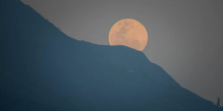 Superlua do Castor será a mais brilhante de 2025 e visível esta quarta-feira