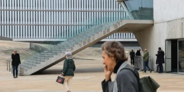Aprender uma nova língua pode atrasar o envelhecimento do cérebro