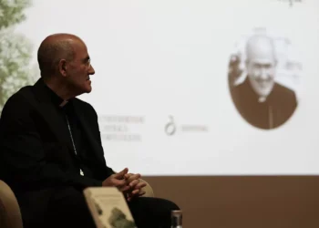 Cardeal Tolentino apresenta novo livro e propõe “inteligência social” em tempo de IA