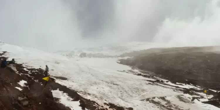 Avalanche deixa três mortos e quatro desaparecidos no Nepal