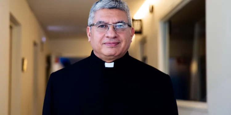 Padre católico na Síria: “Posso andar de batina, mas em certos lugares com cautela”