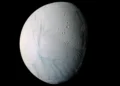 Estudo sugere que lua de Saturno possui estabilidade para o desenvolvimento de vida
