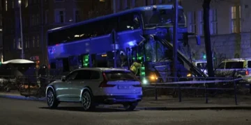 Ônibus atropela e mata três pessoas em Estocolmo