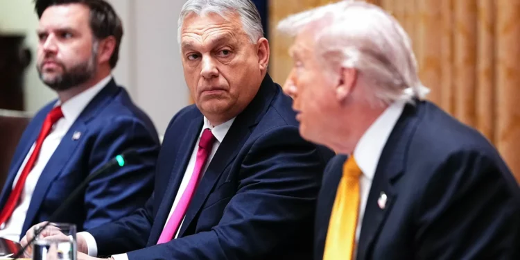 EUA garantem isenção geral da Hungria à compra de petróleo russo