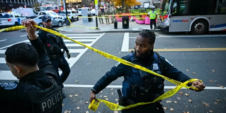 Dois soldados são baleados perto da Casa Branca