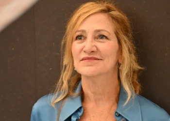 Edie Falco ainda não perdeu a esperança de voltar a Nurse Jackie. “Este ramo pode enlouquecer-te”