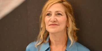 Edie Falco ainda não perdeu a esperança de voltar a Nurse Jackie. “Este ramo pode enlouquecer-te”