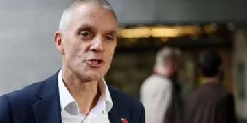 BBC deve ‘lutar’ por seu jornalismo, diz diretor demissionário ante ameaça de Trump