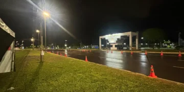 Em noite chuvosa, apoiadores deixam vigília por Bolsonaro em frente à PF