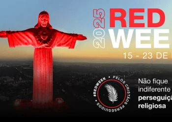 Grito global pela liberdade religiosa. Igrejas e monumentos do mundo iluminam-se de vermelho