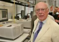 Morreu James Watson, um dos cientistas que descobriu a estrutura do ADN