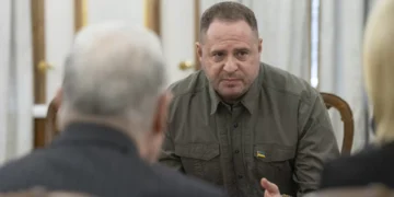 Chefe de gabinete de Zelensky demite-se após operação anticorrupção