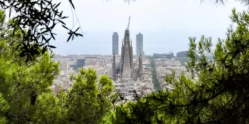 Sagrada Família torna-se a igreja mais alta do mundo