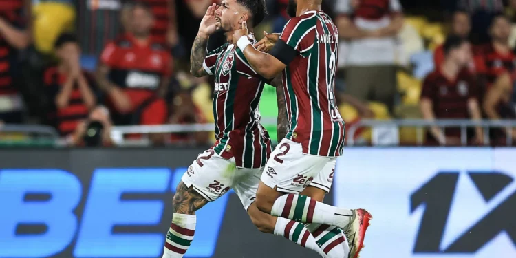 Veja golaço de Acosta que abriu o placar para o Fluminense contra Flamengo