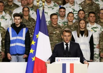 França anuncia serviço militar voluntário em meio a tensões crescentes com Rússia