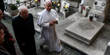 “A memória dos defuntos remete para a esperança que não morre”, diz o Papa