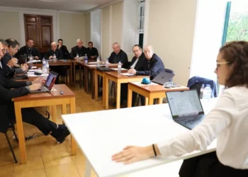 Homílias de cinco minutos e respostas mais rápidas da Igreja aos jornalistas