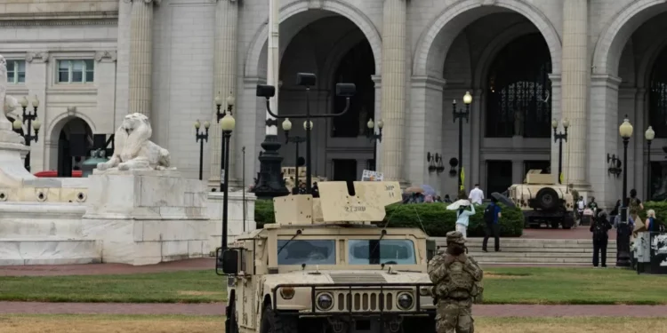 Democratas dos EUA pedem a militares que desobedeçam ‘ordens ilegais’