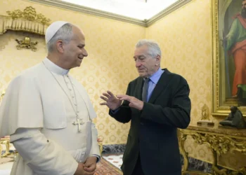 “É um prazer conhecê-lo”: Papa recebe Robert De Niro no Vaticano