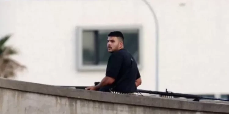 Atirador de massacre antissemita em Sydney é indiciado por 15 homicídios e terrorismo