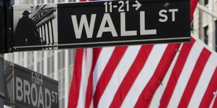 Wall Street sobe e S&P 500 bate recorde após dados dos EUA