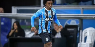 Willian, do Grêmio, critica arbitragem da partida com o Fluminense