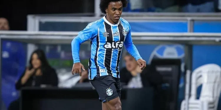 Willian, do Grêmio, critica arbitragem da partida com o Fluminense