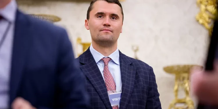 Livro póstumo de Charlie Kirk publicado por filho de Trump esgota na Amazon