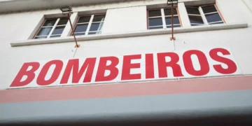 Incêndio danifica antiga fábrica destinada a ser residência universitária em Braga