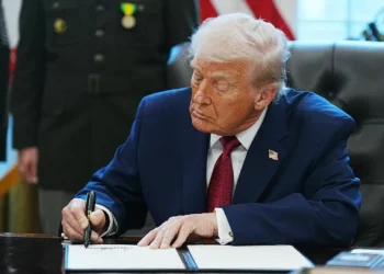 Trump assina ordem executiva e classifica fentanil como arma de destruição maciça