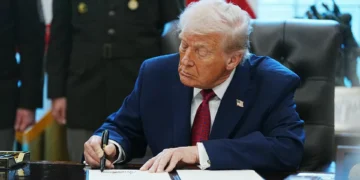 Trump assina ordem executiva e classifica fentanil como arma de destruição maciça