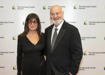 Realizador Rob Reiner e a mulher encontrados mortos em casa. Polícia suspeita de homicídio