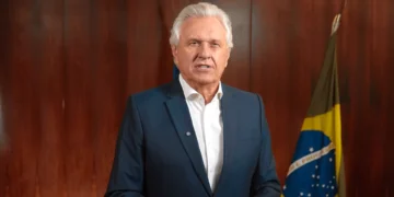 Caiado diz que Bolsonaro tem direito de viabilizar candidatura de Flávio