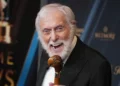 Dick Van Dyke celebra 100 anos a dançar pelo palco e pelo ecrã