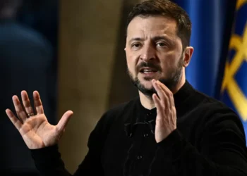 Zelensky fala em ligação ‘construtiva’ com negociadores dos EUA