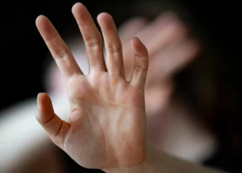 Tribunal alemão condena homem por violar e filmar esposa durante anos