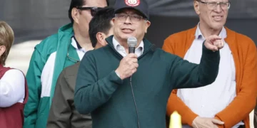 Presidente colombiano pede medidas à UE e reunião da aviação civil