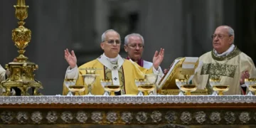 Papa Leão XIV preside primeira Missa do Galo e diz que ‘negar ajuda a pobres é rejeitar a Deus’