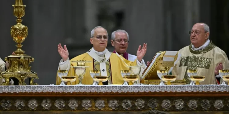 Papa Leão XIV preside primeira Missa do Galo e diz que ‘negar ajuda a pobres é rejeitar a Deus’