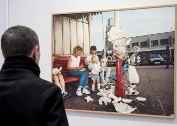 Morreu o fotógrafo Martin Parr, que retratou a vida diária com humor
