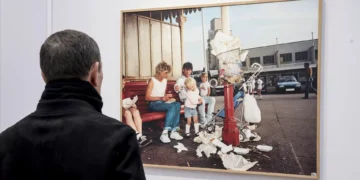 Morreu o fotógrafo Martin Parr, que retratou a vida diária com humor