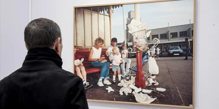 Morreu o fotógrafo Martin Parr, que retratou a vida diária com humor