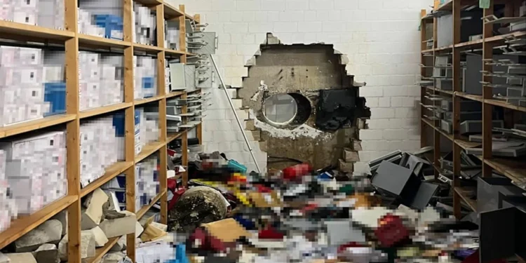 Assaltantes abrem buraco e levam 30 milhões de banco na Alemanha