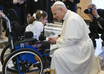 Papa pede aos jovens que façam as pazes com alguém antes do Natal
